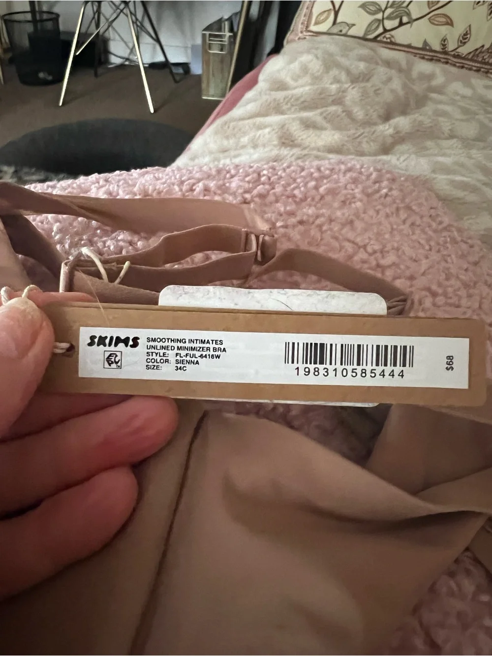 SKIMS Smoothing Unlined Minimizer Bra - Picture 6 of 9